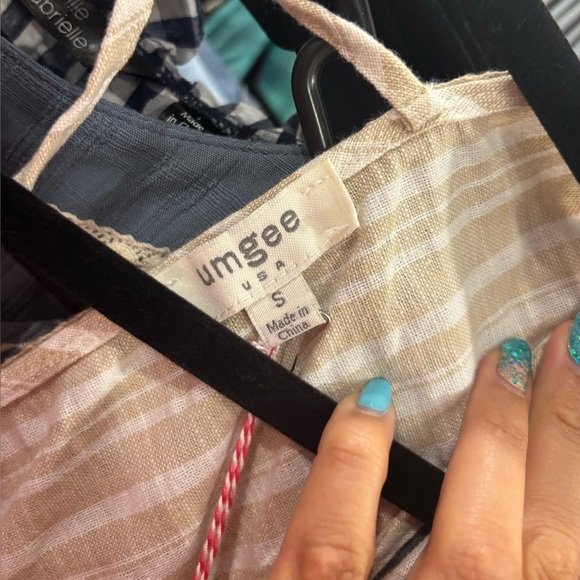 Umgee Cream and White Striped Sleeveless Blouse - Picture 3 of 3